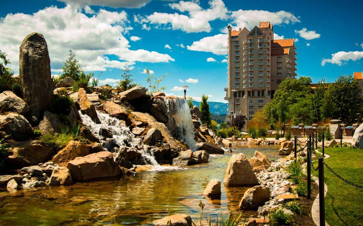 water features and building in Coeu d' ALene